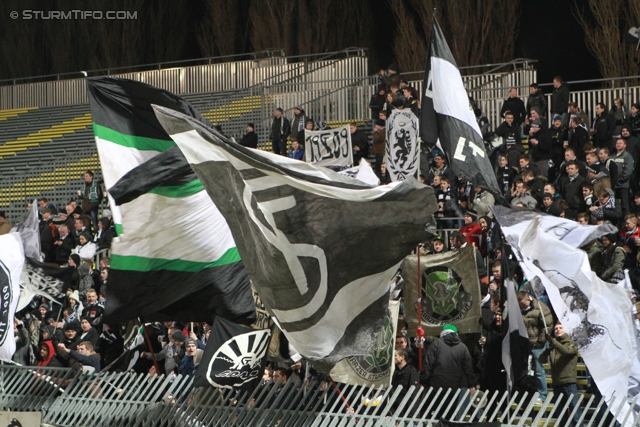 Mattersburg - Sturm Graz
Oesterreichische Fussball Bundesliga, 21. Runde,SV Mattersburg - SK Sturm Graz, Pappelstadion Mattersburg, 16.02.2013. 

Foto zeigt Fans von Sturm
