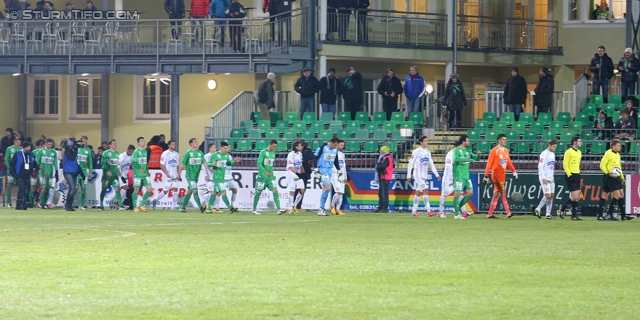 Mattersburg - Sturm Graz
Oesterreichische Fussball Bundesliga, 21. Runde,SV Mattersburg - SK Sturm Graz, Pappelstadion Mattersburg, 16.02.2013. 

Foto zeigt das Schiedsrichterteam, die Mannschaft von Sturm und die Mannschaft von Mattersburg 
