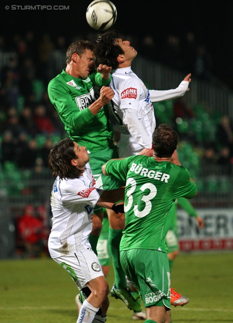 Mattersburg - Sturm Graz
Oesterreichische Fussball Bundesliga, 21. Runde,SV Mattersburg - SK Sturm Graz, Pappelstadion Mattersburg, 16.02.2013. 

Foto zeigt Imre Szabics (Sturm), Patrick Buerger (Mattersburg) und Haris Bukva (Sturm)
