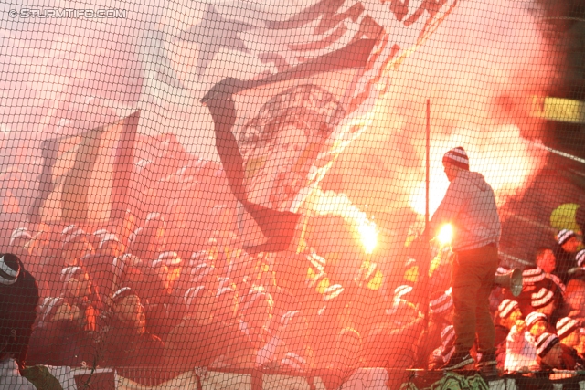 Rapid Wien - Sturm Graz
Oesterreichische Fussball Bundesliga, 23. Runde, SK Rapid Wien - SK Sturm Graz, Gerhard Hanappi Stadion Wien, 23.02.2013. 

Foto zeigt Fans von Sturm
Schlüsselwörter: pyrotechnik