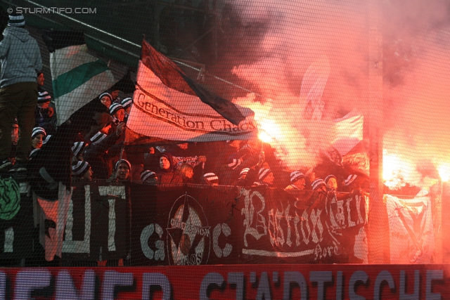 Rapid Wien - Sturm Graz
Oesterreichische Fussball Bundesliga, 23. Runde, SK Rapid Wien - SK Sturm Graz, Gerhard Hanappi Stadion Wien, 23.02.2013. 

Foto zeigt Fans von Sturm
Schlüsselwörter: pyrotechnik