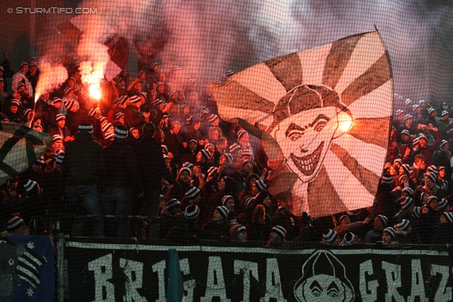 Rapid Wien - Sturm Graz
Oesterreichische Fussball Bundesliga, 23. Runde, SK Rapid Wien - SK Sturm Graz, Gerhard Hanappi Stadion Wien, 23.02.2013. 

Foto zeigt Fans von Sturm
Schlüsselwörter: pyrotechnik