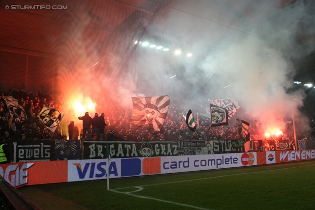 Rapid Wien - Sturm Graz
Oesterreichische Fussball Bundesliga, 23. Runde, SK Rapid Wien - SK Sturm Graz, Gerhard Hanappi Stadion Wien, 23.02.2013. 

Foto zeigt Fans von Sturm
Schlüsselwörter: pyrotechnik