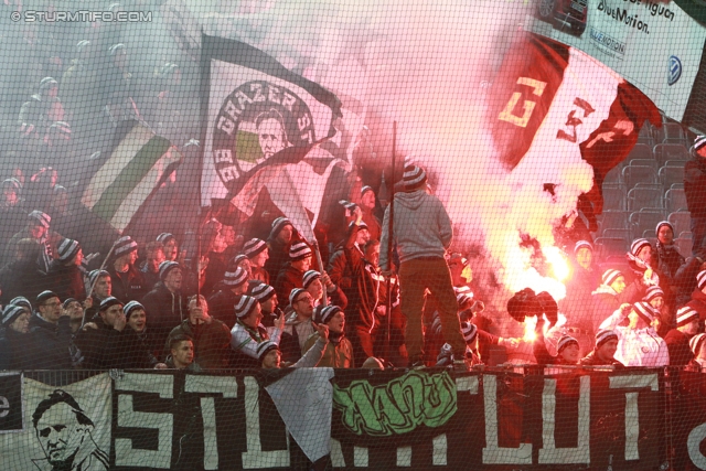 Rapid Wien - Sturm Graz
Oesterreichische Fussball Bundesliga, 23. Runde, SK Rapid Wien - SK Sturm Graz, Gerhard Hanappi Stadion Wien, 23.02.2013. 

Foto zeigt Fans von Sturm
Schlüsselwörter: pyrotechnik