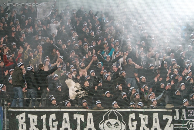 Rapid Wien - Sturm Graz
Oesterreichische Fussball Bundesliga, 23. Runde, SK Rapid Wien - SK Sturm Graz, Gerhard Hanappi Stadion Wien, 23.02.2013. 

Foto zeigt Fans von Sturm
