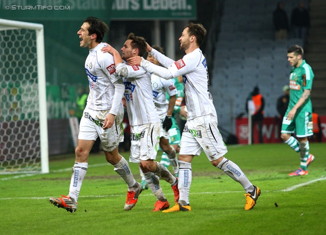 Rapid Wien - Sturm Graz
Oesterreichische Fussball Bundesliga, 23. Runde, SK Rapid Wien - SK Sturm Graz, Gerhard Hanappi Stadion Wien, 23.02.2013. 

Foto zeigt Nikola Vujadinovic (Sturm), David Schloffer (Sturm) und Michael Madl (Sturm)
Schlüsselwörter: torjubel