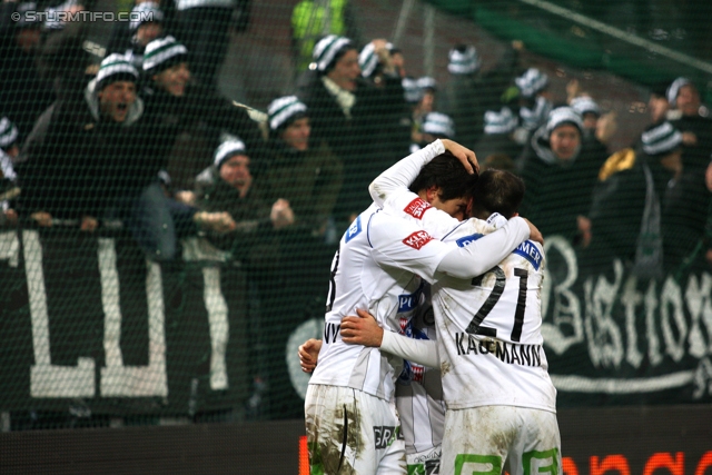 Rapid Wien - Sturm Graz
Oesterreichische Fussball Bundesliga, 23. Runde, SK Rapid Wien - SK Sturm Graz, Gerhard Hanappi Stadion Wien, 23.02.2013. 

Foto zeigt Nikola Vujadinovic (Sturm) und Leonhard Kaufmann (Sturm)
Schlüsselwörter: torjubel