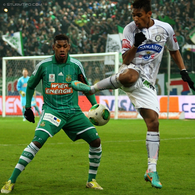 Rapid Wien - Sturm Graz
Oesterreichische Fussball Bundesliga, 23. Runde, SK Rapid Wien - SK Sturm Graz, Gerhard Hanappi Stadion Wien, 23.02.2013. 

Foto zeigt Gerson Guimares Ferreira (Rapid) und Rubin Rafael Okotie (Sturm)
