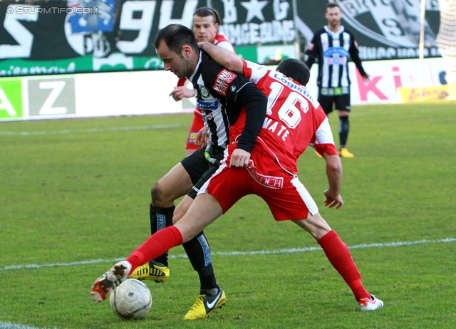 Sturm Graz - Admira Wacker
Oesterreichische Fussball Bundesliga, 24. Runde, SK Sturm Graz - FC Admira Wacker Moedling, Stadion Liebenau Graz, 02.03.2013. 

Foto zeigt Leonhard Kaufmann (Sturm), Alberto Malagon Amate (Admira), Michael Madl (Sturm)
