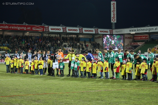 Ried - Sturm Graz
Oesterreichische Fussball Bundesliga, 25. Runde, SV Ried- SK Sturm Graz, Arena Ried, 09.03.2013. 

Foto zeigt die Mannschaft von Sturm, das Schiedsrichterteam und Mannschaft von Ried
