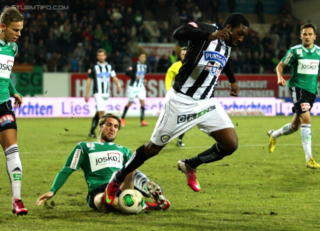 Ried - Sturm Graz
Oesterreichische Fussball Bundesliga, 25. Runde, SV Ried- SK Sturm Graz, Arena Ried, 09.03.2013. 

Foto zeigt Richard Sukuta-Pasu (Sturm)
Schlüsselwörter: foul