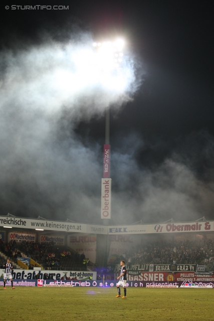 Ried - Sturm Graz
Oesterreichische Fussball Bundesliga, 25. Runde, SV Ried- SK Sturm Graz, Arena Ried, 09.03.2013. 

Foto zeigt einen Flutlichtmasten im Rieder Stadion
