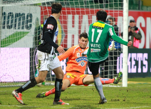 Ried - Sturm Graz
Oesterreichische Fussball Bundesliga, 25. Runde, SV Ried- SK Sturm Graz, Arena Ried, 09.03.2013. 

Foto zeigt Nikola Vujadinovic (Sturm), Johannes Focher (Sturm) und Toni Vastic (Ried)
Schlüsselwörter: tor