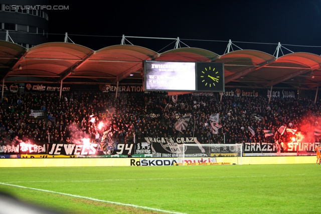 Sturm Graz - Innsbruck
Oesterreichische Fussball Bundesliga, 26. Runde, SK Sturm Graz - FC Wacker Innsbruck, Stadion Liebenau Graz, 16.03.2013. 

Foto zeigt Fans von Sturm
Schlüsselwörter: pyrotechnik