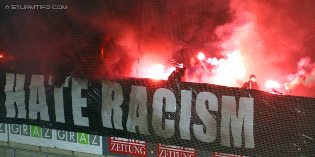 Sturm Graz - Innsbruck
Oesterreichische Fussball Bundesliga, 26. Runde, SK Sturm Graz - FC Wacker Innsbruck, Stadion Liebenau Graz, 16.03.2013. 

Foto zeigt Fans von Sturm mit einer Choreografie
Schlüsselwörter: pyrotechnik