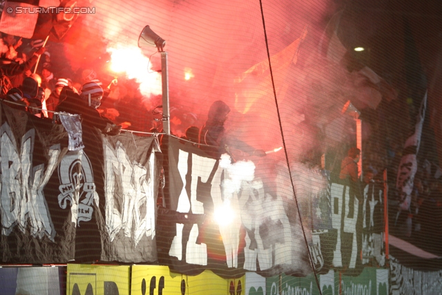 Sturm Graz - Innsbruck
Oesterreichische Fussball Bundesliga, 26. Runde, SK Sturm Graz - FC Wacker Innsbruck, Stadion Liebenau Graz, 16.03.2013. 

Foto zeigt Fans von Sturm
Schlüsselwörter: pyrotechnik