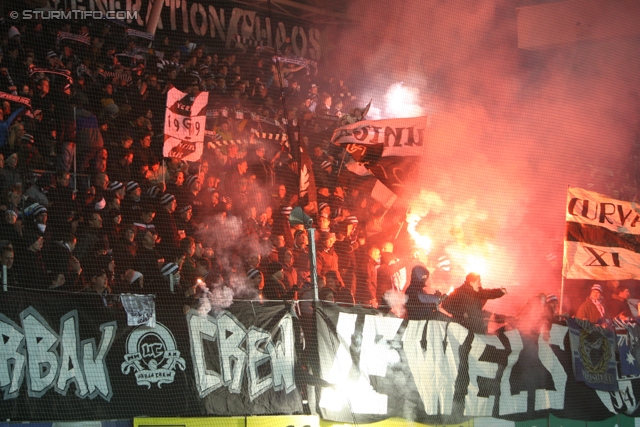 Sturm Graz - Innsbruck
Oesterreichische Fussball Bundesliga, 26. Runde, SK Sturm Graz - FC Wacker Innsbruck, Stadion Liebenau Graz, 16.03.2013. 

Foto zeigt Fans von Sturm
Schlüsselwörter: pyrotechnik