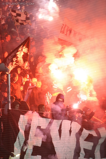 Sturm Graz - Innsbruck
Oesterreichische Fussball Bundesliga, 26. Runde, SK Sturm Graz - FC Wacker Innsbruck, Stadion Liebenau Graz, 16.03.2013. 

Foto zeigt Fans von Sturm
Schlüsselwörter: pyrotechnik