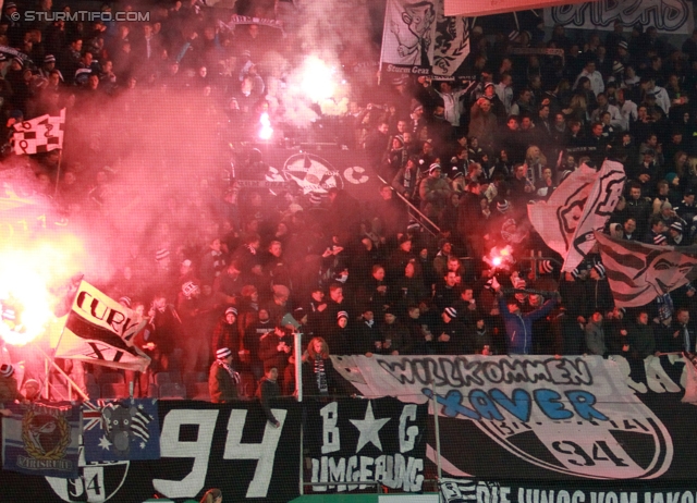 Sturm Graz - Innsbruck
Oesterreichische Fussball Bundesliga, 26. Runde, SK Sturm Graz - FC Wacker Innsbruck, Stadion Liebenau Graz, 16.03.2013. 

Foto zeigt Fans von Sturm
Schlüsselwörter: pyrotechnik