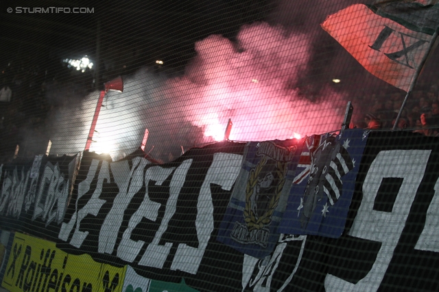 Sturm Graz - Innsbruck
Oesterreichische Fussball Bundesliga, 26. Runde, SK Sturm Graz - FC Wacker Innsbruck, Stadion Liebenau Graz, 16.03.2013. 

Foto zeigt Fans von Sturm
Schlüsselwörter: pyrotechnik