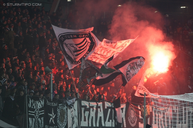 Sturm Graz - Innsbruck
Oesterreichische Fussball Bundesliga, 26. Runde, SK Sturm Graz - FC Wacker Innsbruck, Stadion Liebenau Graz, 16.03.2013. 

Foto zeigt Fans von Sturm
Schlüsselwörter: pyrotechnik