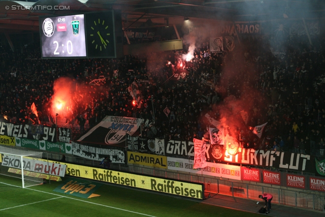 Sturm Graz - Innsbruck
Oesterreichische Fussball Bundesliga, 26. Runde, SK Sturm Graz - FC Wacker Innsbruck, Stadion Liebenau Graz, 16.03.2013. 

Foto zeigt Fans von Sturm
Schlüsselwörter: pyrotechnik