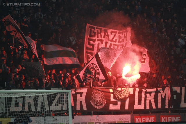 Sturm Graz - Innsbruck
Oesterreichische Fussball Bundesliga, 26. Runde, SK Sturm Graz - FC Wacker Innsbruck, Stadion Liebenau Graz, 16.03.2013. 

Foto zeigt Fans von Sturm
Schlüsselwörter: pyrotechnik