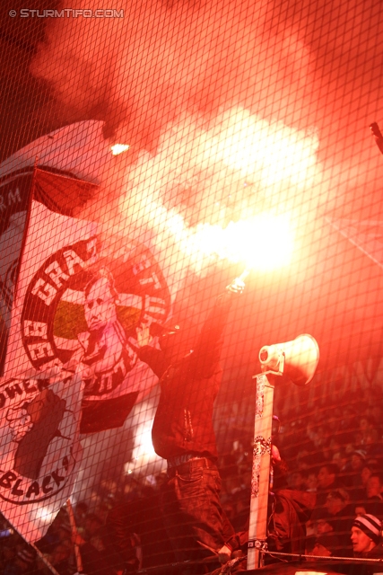 Sturm Graz - Innsbruck
Oesterreichische Fussball Bundesliga, 26. Runde, SK Sturm Graz - FC Wacker Innsbruck, Stadion Liebenau Graz, 16.03.2013. 

Foto zeigt Fans von Sturm
Schlüsselwörter: pyrotechnik