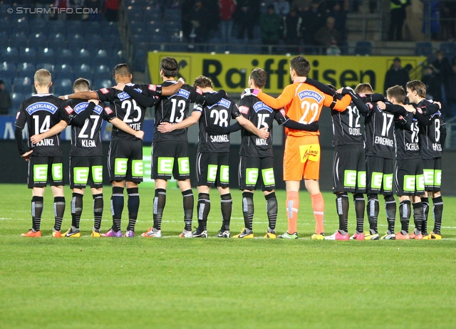 Sturm Graz - Innsbruck
Oesterreichische Fussball Bundesliga, 26. Runde, SK Sturm Graz - FC Wacker Innsbruck, Stadion Liebenau Graz, 16.03.2013. 

Foto zeigt die Mannschaft von Sturm bei einer Trauerminute
