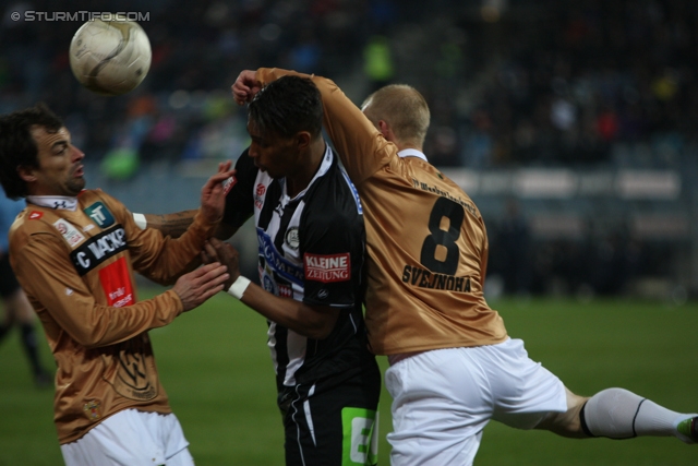 Sturm Graz - Innsbruck
Oesterreichische Fussball Bundesliga, 26. Runde, SK Sturm Graz - FC Wacker Innsbruck, Stadion Liebenau Graz, 16.03.2013. 

Foto zeigt Alexander Hauser (Innsbruck), Rubin Rafael Okotie (Sturm) und Martin Svejnoha (Innsbruck)
