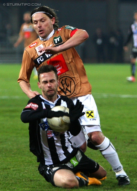 Sturm Graz - Innsbruck
Oesterreichische Fussball Bundesliga, 26. Runde, SK Sturm Graz - FC Wacker Innsbruck, Stadion Liebenau Graz, 16.03.2013. 

Foto zeigt Marco Kofler (Innsbruck) und Michael Madl (Sturm)
Schlüsselwörter: foul