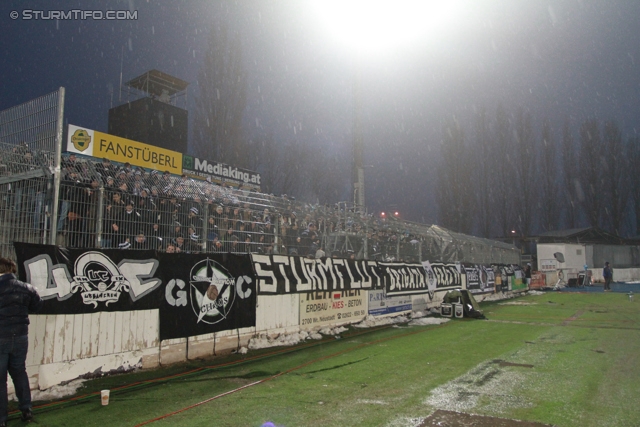 Wr. Neustadt - Sturm Graz
Oesterreichische Fussball Bundesliga, 27. Runde, SC Wiener Neustadt - SK Sturm Graz, Stadion Wiener Neustadt, 30.03.2013. 

Foto zeigt Fans von Sturm
