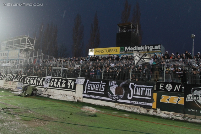 Wr. Neustadt - Sturm Graz
Oesterreichische Fussball Bundesliga, 27. Runde, SC Wiener Neustadt - SK Sturm Graz, Stadion Wiener Neustadt, 30.03.2013. 

Foto zeigt Fans von Sturm
