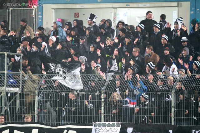 Wr. Neustadt - Sturm Graz
Oesterreichische Fussball Bundesliga, 27. Runde, SC Wiener Neustadt - SK Sturm Graz, Stadion Wiener Neustadt, 30.03.2013. 

Foto zeigt Fans von Sturm
