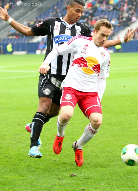 Salzburg - Sturm Graz
Oesterreichische Fussball Bundesliga, 28. Runde, FC RB Salzburg - SK Sturm Graz, Stadion Wals-Siezenheim, 07.04.2013. 

Foto zeigt Rubin Rafael Okotie (Sturm) und Christian Schwegler (Salzburg)
