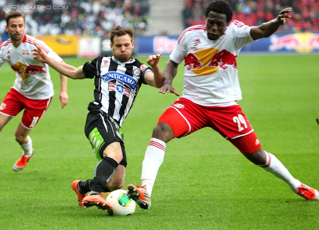 Salzburg - Sturm Graz
Oesterreichische Fussball Bundesliga, 28. Runde, FC RB Salzburg - SK Sturm Graz, Stadion Wals-Siezenheim, 07.04.2013. 

Foto zeigt David Schloffer (Sturm) und Rodnei Francisco De Lima (Salzburg)
