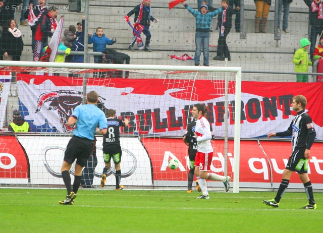 Salzburg - Sturm Graz
Oesterreichische Fussball Bundesliga, 28. Runde, FC RB Salzburg - SK Sturm Graz, Stadion Wals-Siezenheim, 07.04.2013. 

Foto zeigt Schiedsrichter Harald Lechner und Andreas Hoelzl (Sturm)
Schlüsselwörter: tor