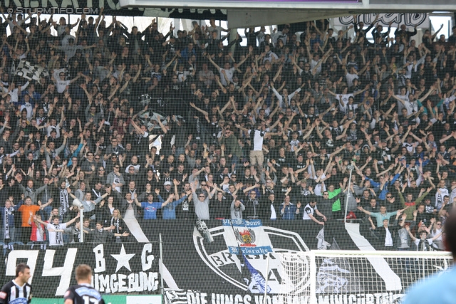 Sturm Graz - Austria Wien
Oesterreichische Fussball Bundesliga, 29. Runde, SK Sturm Graz - FK Austria Wien, Stadion Liebenau Graz, 14.04.2013. 

Foto zeigt Fans von Sturm 
