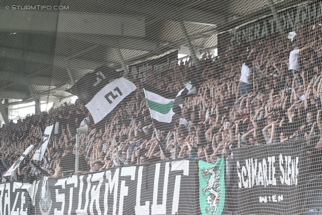 Sturm Graz - Austria Wien
Oesterreichische Fussball Bundesliga, 29. Runde, SK Sturm Graz - FK Austria Wien, Stadion Liebenau Graz, 14.04.2013. 

Foto zeigt Fans von Sturm
