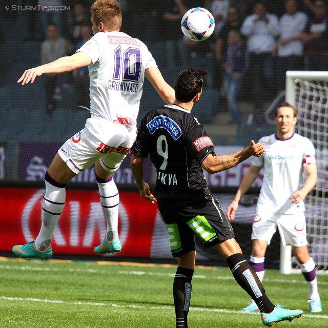 Sturm Graz - Austria Wien
Oesterreichische Fussball Bundesliga, 29. Runde, SK Sturm Graz - FK Austria Wien, Stadion Liebenau Graz, 14.04.2013. 

Foto zeigt Alexander Gruenwald (Austria) und Haris Bukva (Sturm)
Schlüsselwörter: kopfball