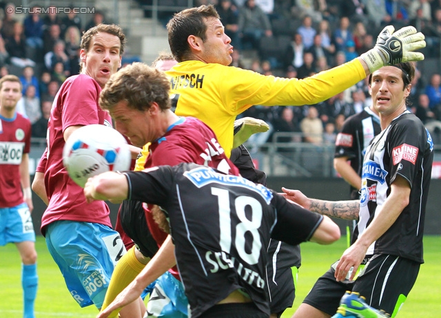 Sturm Graz - Mattersburg
Oesterreichische Fussball Bundesliga, 30. Runde, SK Sturm Graz - SV Mattersburg, Stadion Liebenau Graz, 20.04.2013. 

Foto zeigt Thomas Borenitsch (Mattersburg) und David Schloffer (Sturm)
