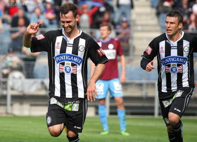 Sturm Graz - Mattersburg
Oesterreichische Fussball Bundesliga, 30. Runde, SK Sturm Graz - SV Mattersburg, Stadion Liebenau Graz, 20.04.2013. 

Foto zeigt Michael Madl (Sturm) und Milan Dudic (Sturm)
Schlüsselwörter: torjubel