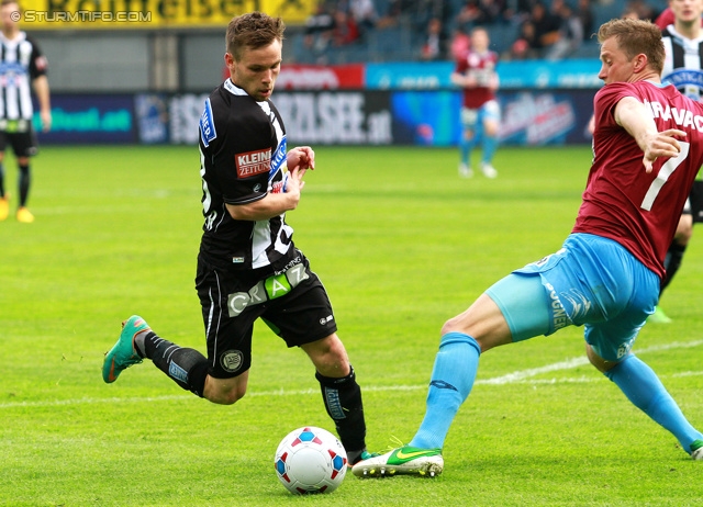 Sturm Graz - Mattersburg
Oesterreichische Fussball Bundesliga, 30. Runde, SK Sturm Graz - SV Mattersburg, Stadion Liebenau Graz, 20.04.2013. 

Foto zeigt David Schloffer (Sturm) und Adnan Mravac (Mattersburg)
