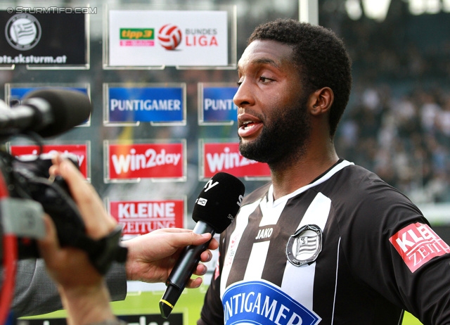 Sturm Graz - Mattersburg
Oesterreichische Fussball Bundesliga, 30. Runde, SK Sturm Graz - SV Mattersburg, Stadion Liebenau Graz, 20.04.2013. 

Foto zeigt Richard Sukuta-Pasu (Sturm) beim Interview
