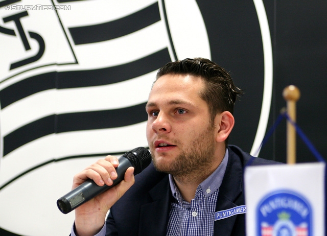 Pressekonferenz und Training Sturm
Oesterreichische Fussball Bundesliga, SK Sturm Graz Pressekonferenz und Training, Trainingszentrum Messendorf, 23.04.2013.

Foto zeigt Alexander Fasching (Pressesprecher Sturm)
