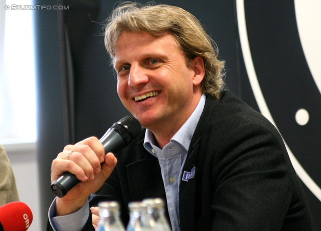 Pressekonferenz und Training Sturm
Oesterreichische Fussball Bundesliga, SK Sturm Graz Pressekonferenz und Training, Trainingszentrum Messendorf, 23.04.2013.

Foto zeigt Markus Schopp (Cheftrainer Sturm)
Schlüsselwörter: freude