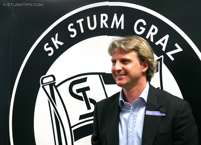 Pressekonferenz und Training Sturm
Oesterreichische Fussball Bundesliga, SK Sturm Graz Pressekonferenz und Training, Trainingszentrum Messendorf, 23.04.2013.

Foto zeigt Markus Schopp (Cheftrainer Sturm)
