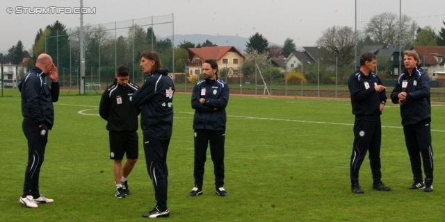 Pressekonferenz und Training Sturm
Oesterreichische Fussball Bundesliga, SK Sturm Graz Pressekonferenz und Training, Trainingszentrum Messendorf, 23.04.2013.

Foto zeigt Kazimierz Sidorczuk (Tormanntrainer Sturm), Stojadin Rajkovic (Co-Trainer Sturm), Guenther Neukirchner (Co-Trainer Sturm Amateure), Walter Niederkofler (Konditionstrainer Sturm) und Markus Schopp (Cheftrainer Sturm)
