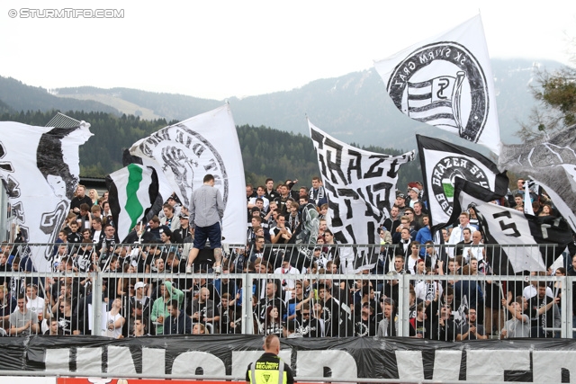 Wolfsberg - Sturm Graz
Oesterreichische Fussball Bundesliga, 31. Runde, Wolfsberger AC - SK Sturm Graz, Lavanttal Arena Wolfsberg, 27.04.2013. 

Foto zeigt Fans von Sturm mit einer Choreografie
