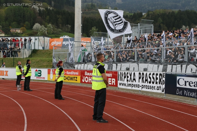 Wolfsberg - Sturm Graz
Oesterreichische Fussball Bundesliga, 31. Runde, Wolfsberger AC - SK Sturm Graz, Lavanttal Arena Wolfsberg, 27.04.2013. 

Foto zeigt Security und Fans von Sturm
